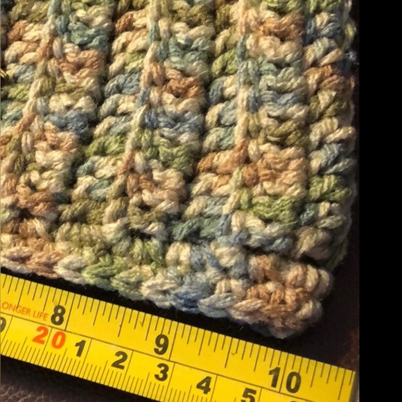 Ladies winter beanie hat handmade crochet - Picture 6 of 7